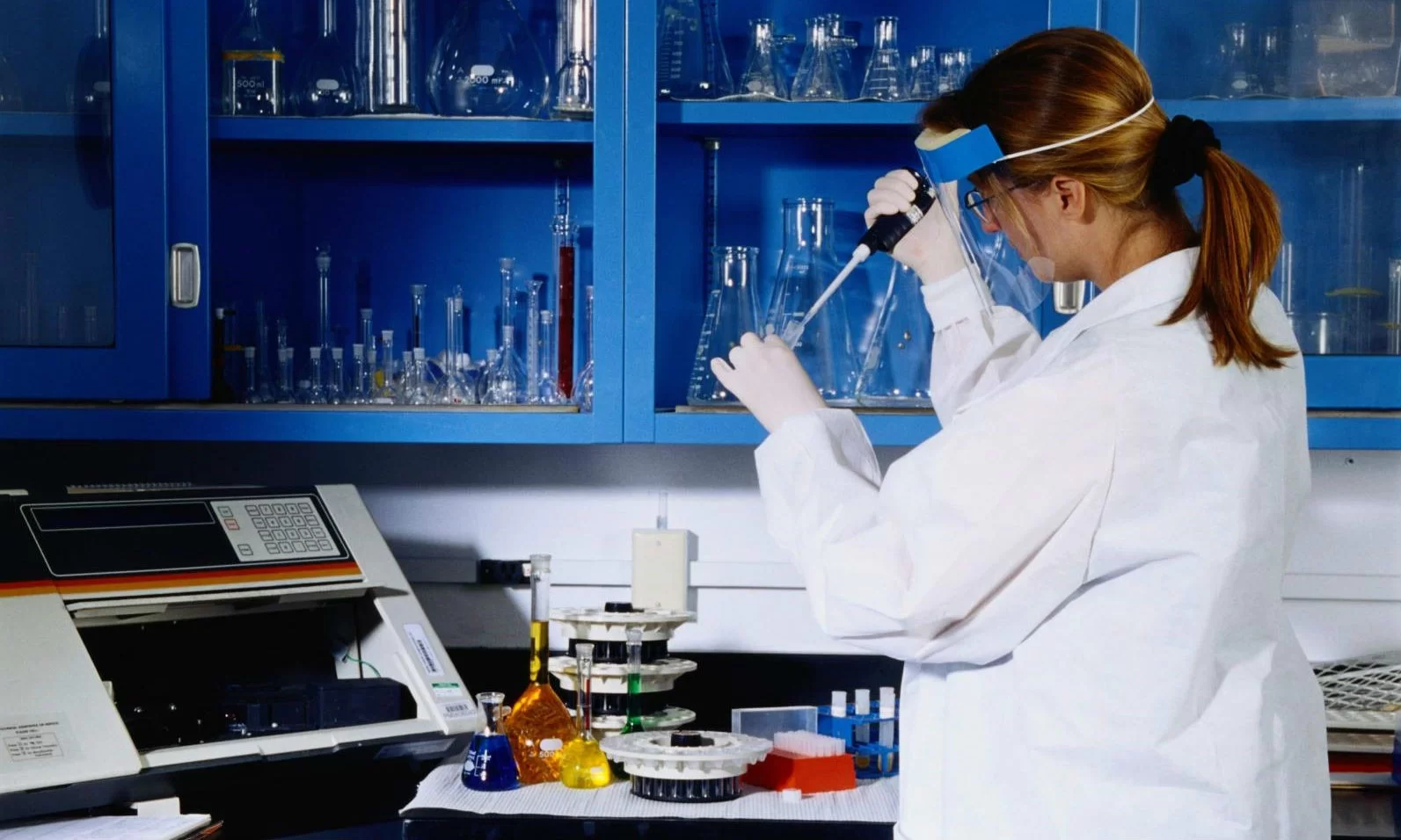 Sistemi Fasiləsiz Təkmilləşdirmək: Laboratoriyalarda Etibarlılığı Artırmaq Üçün Nələr Edilməlidir?